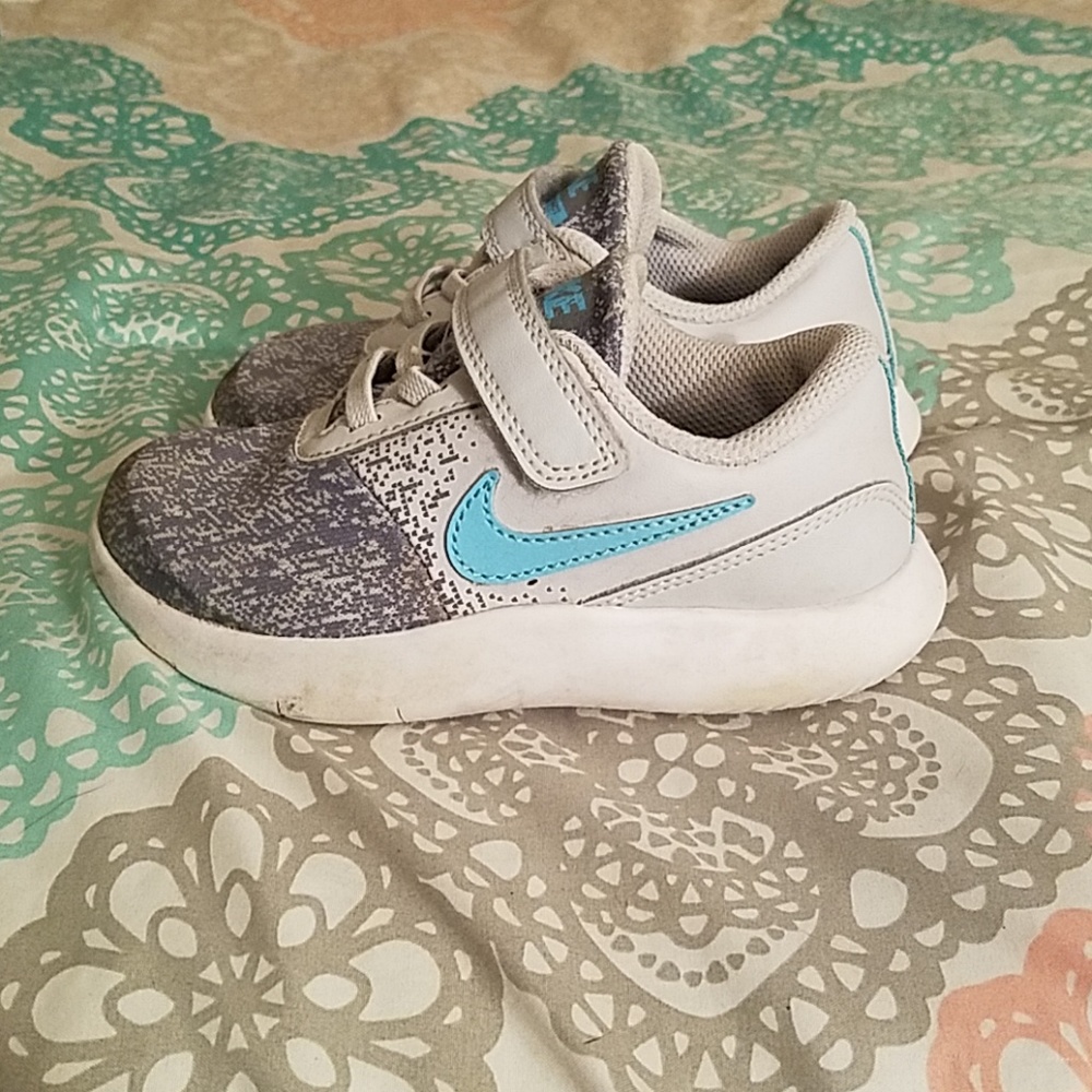 Nike Tennis Shoes